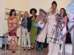 Fashion Show in der Contemplor Galerie Wien am 16. 03. 2024